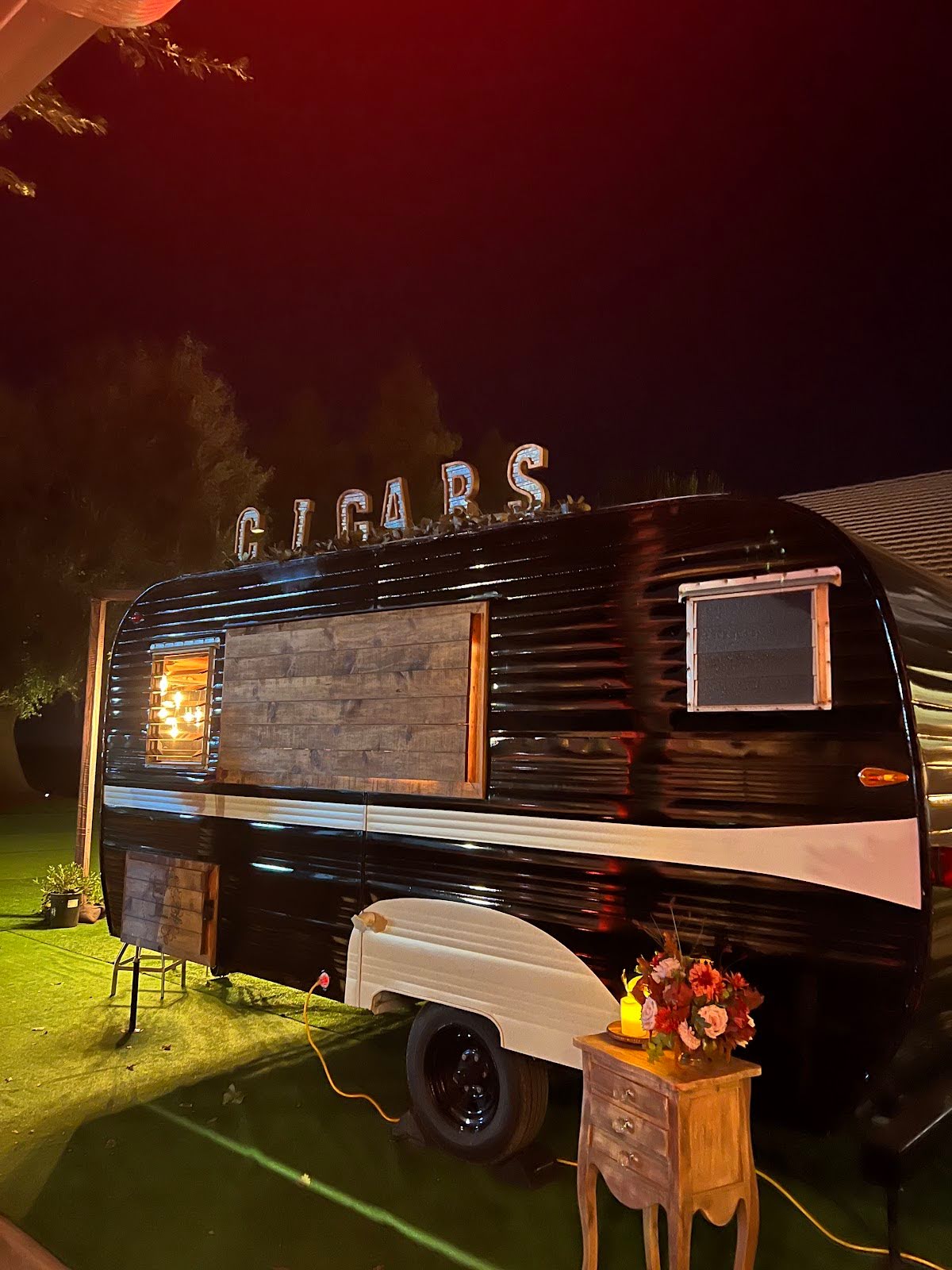 Trailer Full mobile cigar lounge
