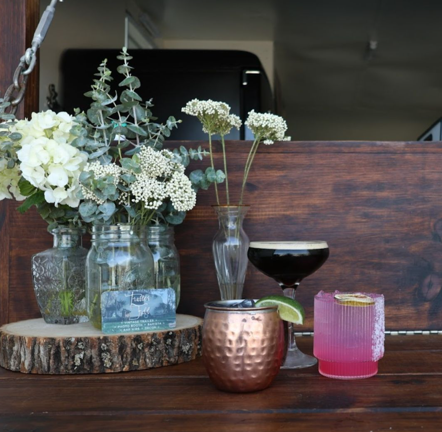 Trailer Full bar presentation at an event